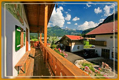 Aussicht vom Balkon auf die Berchtesgadener Bergwelt